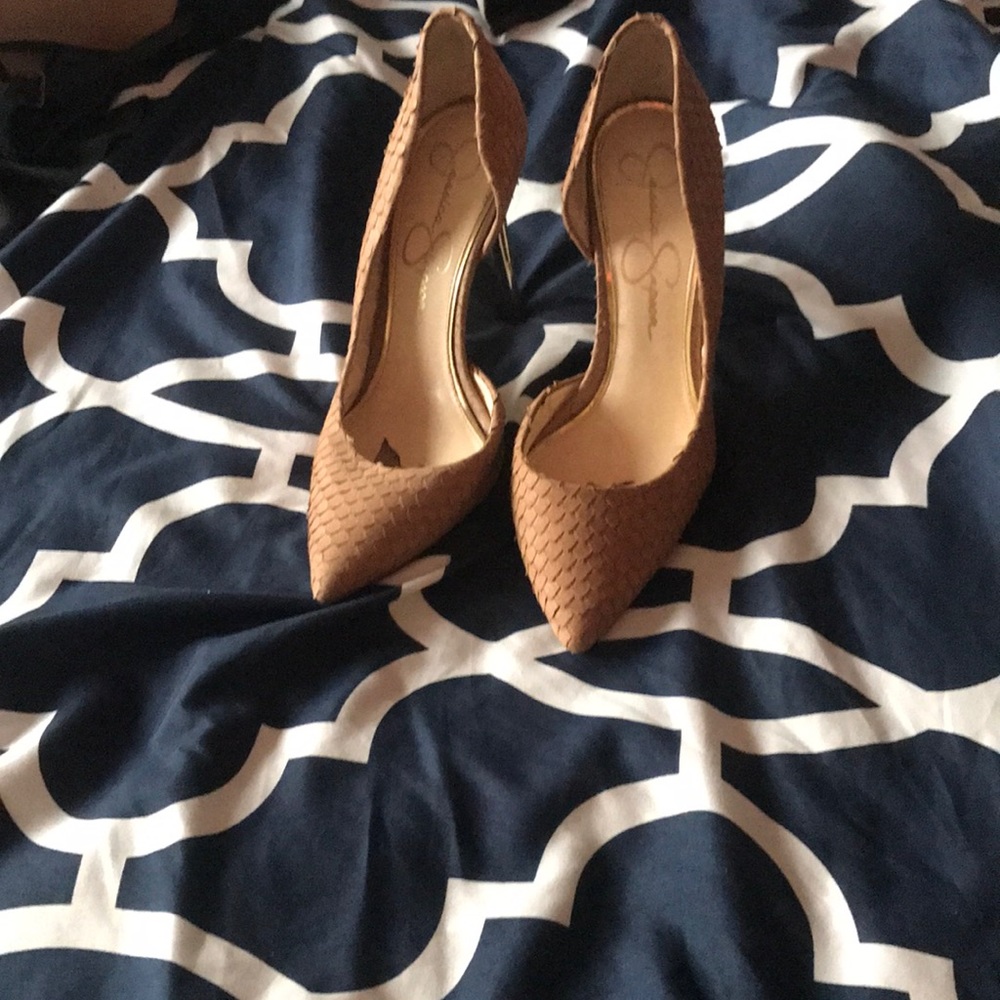 Tan heels the size is 6.5 they are in good shape